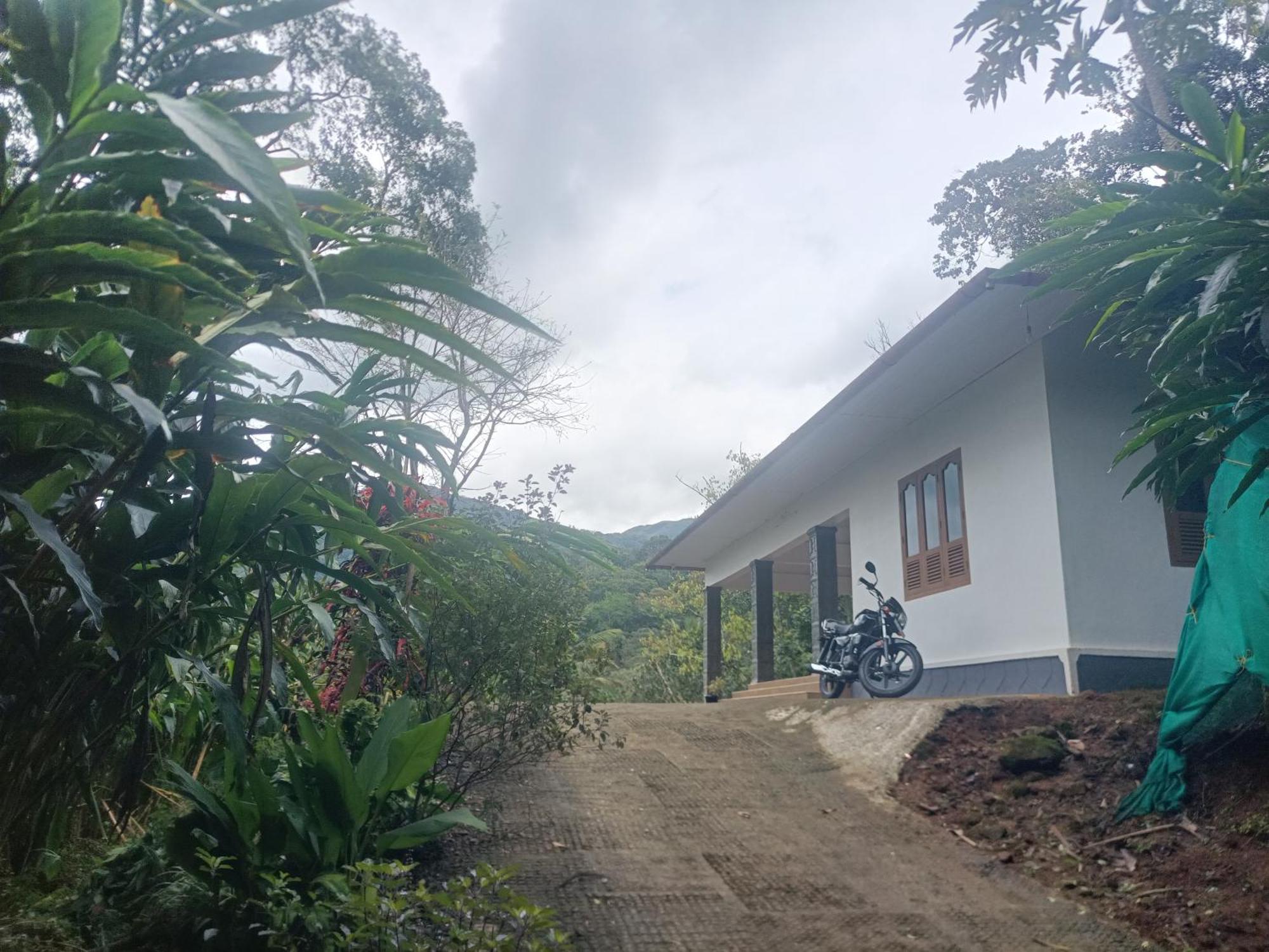 Anivilla Holiday Home Kunjithanny Anachal Exterior photo