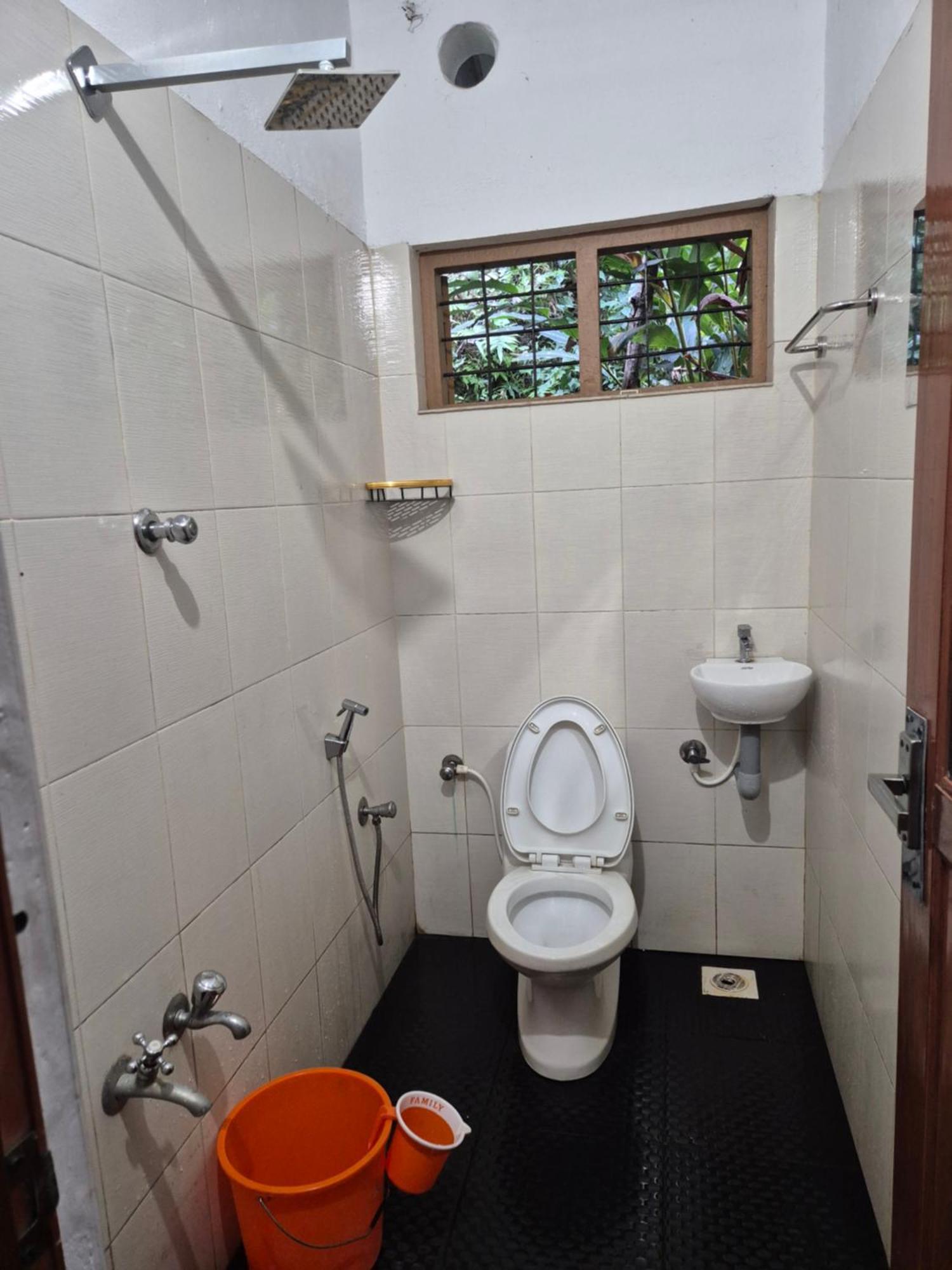 Anivilla Holiday Home Kunjithanny Anachal Exterior photo